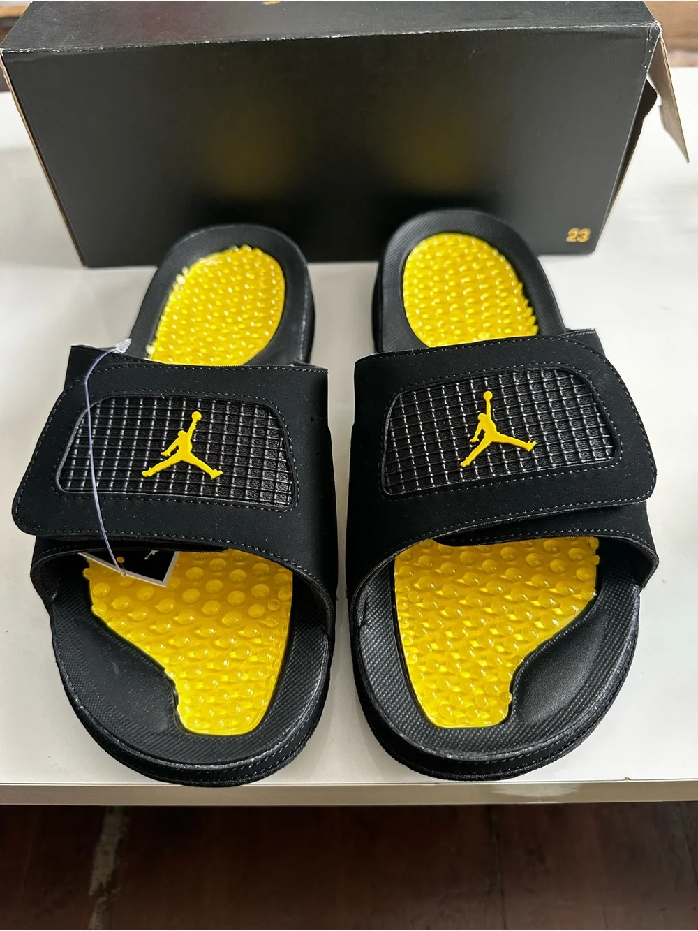 Nike Jordan Hydro IV Retro Slides Sandals tour Yellow Mens Size 11 US NEW